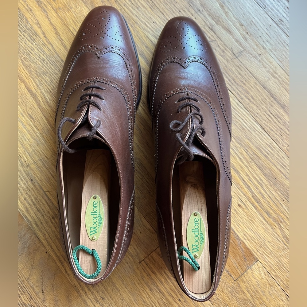 Jack Erwin handcrafted men’s dress shoes. Brown leather, wingtip in burgundy.